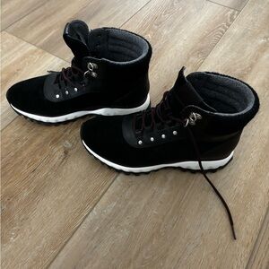 Like new Black boots sz7